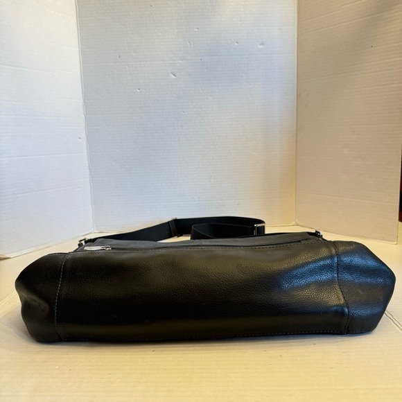 PERRY ELLIS PORTFOLIO Black Leather Briefcase Messenger Bag - Picture 3 of 16